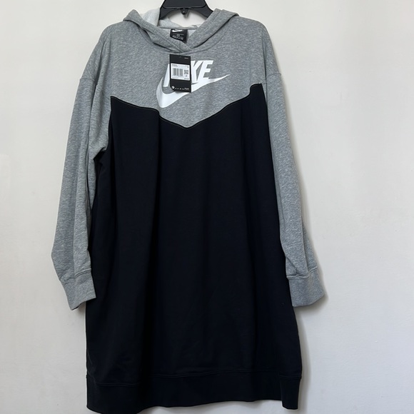 Your favorite hoodie dresses up with a vintage twist in this dress from Nike - Picture 3 of 8